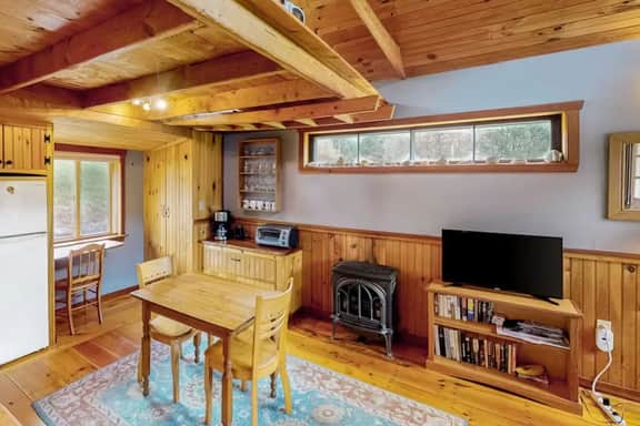 VT Guest Cottage at Sugarbush in Moretown, VT - Image 4