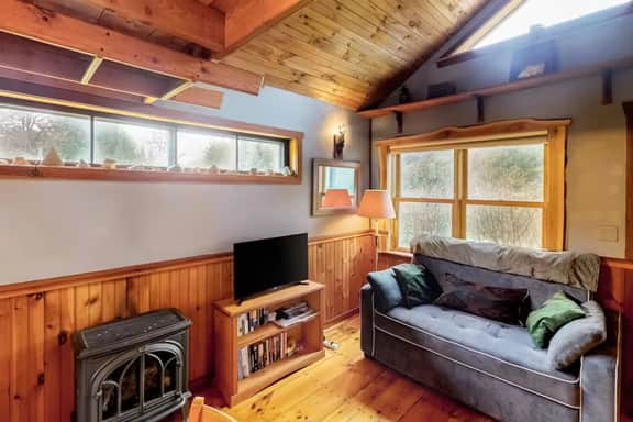 VT Guest Cottage at Sugarbush in Moretown, VT - Image 5